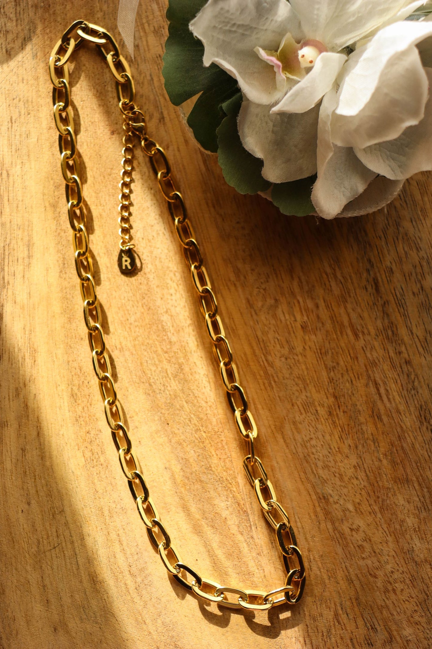 CHAIN NECKLACE